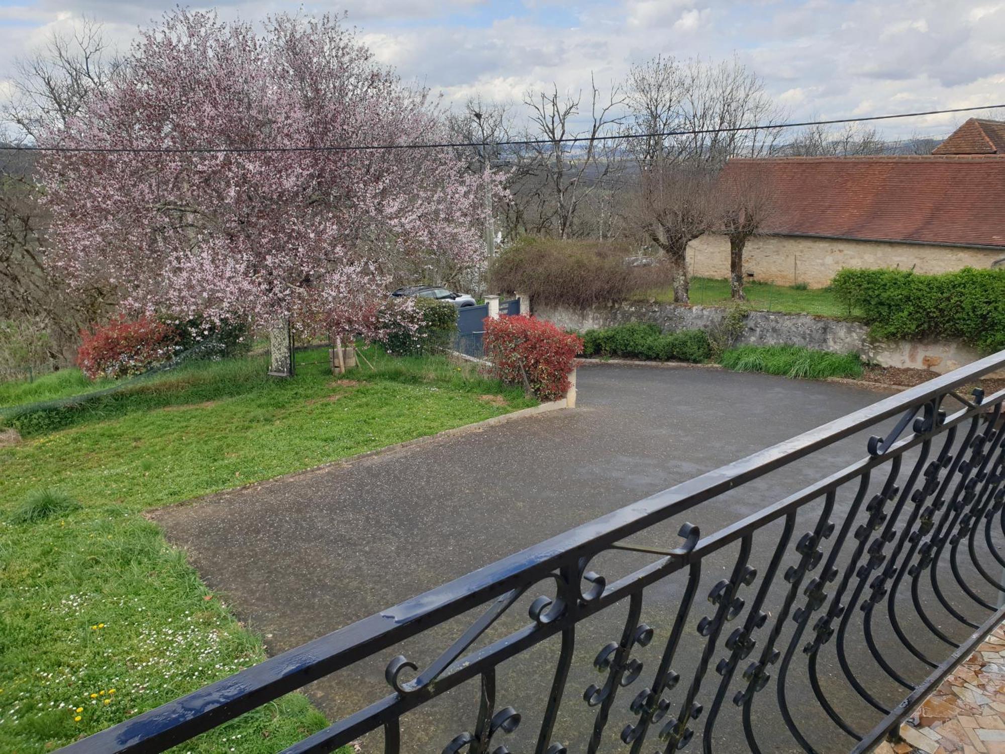 Chambre Au Calme Avec Cuisine Equipee Sur Demande En Supplement Bed & Breakfast Figeac Exterior foto